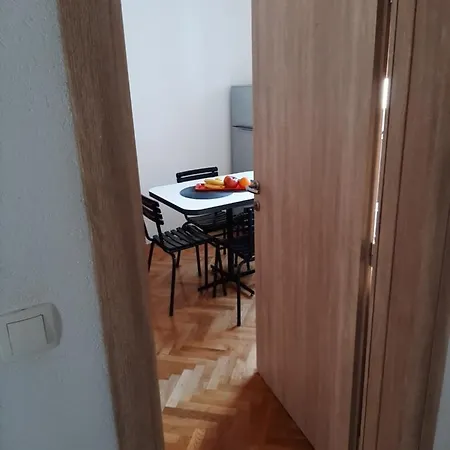 Luce アパート マカルスカ