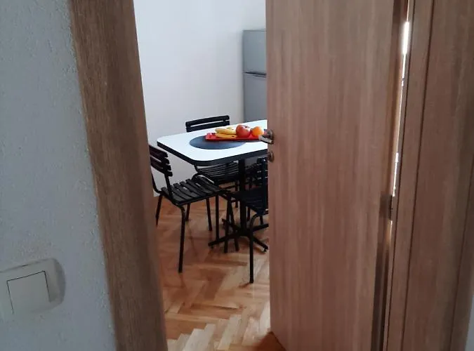 Luce アパート マカルスカ